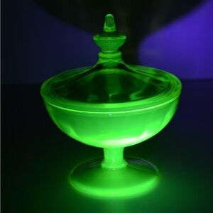Fosteria Vintage Canary Yellow Uranium Vaseline Glass Candy Dish with Lid GLOWS